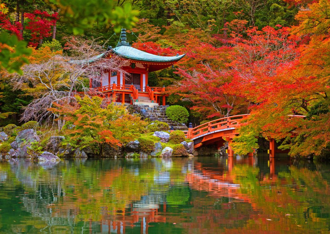 Daigo-ji templom az őszi juharfák rejtekén, Kiotó, Japán