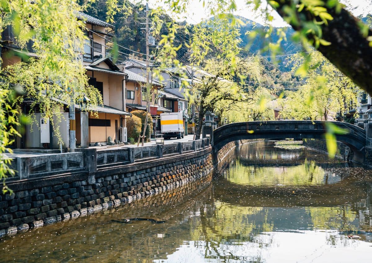 Kinosaki onszenfalu tavasszal, Hyogo, Japán
