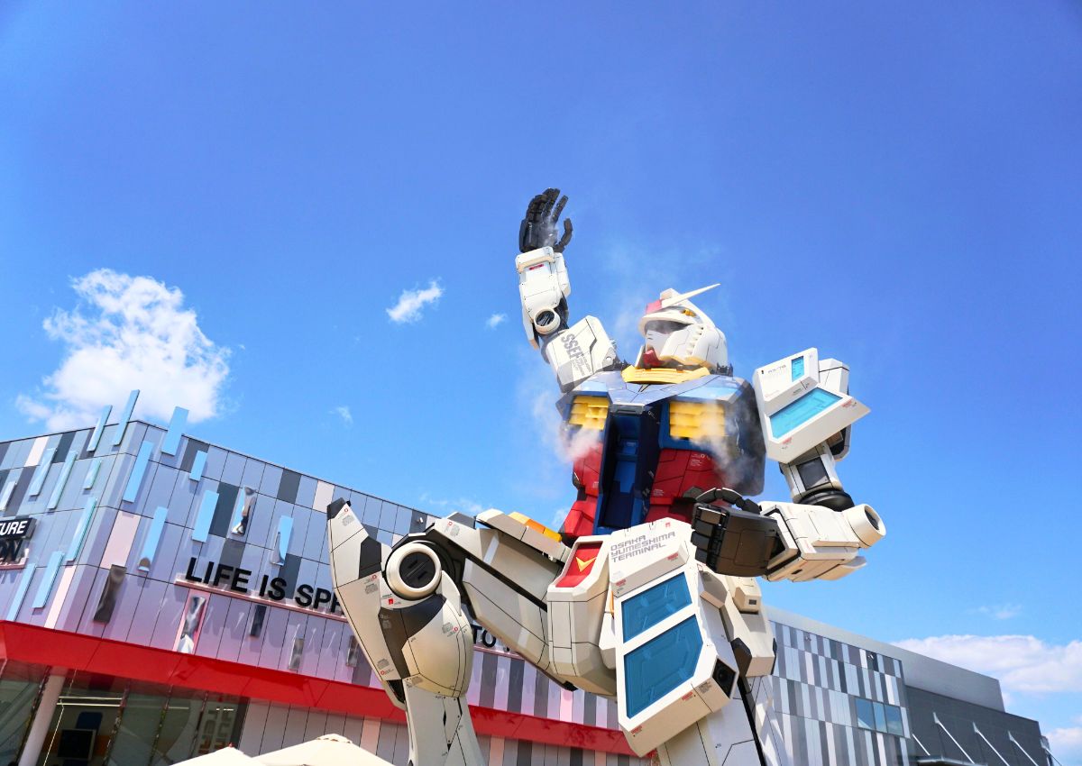 Gundam-szobor a Gundam Pavilonnál