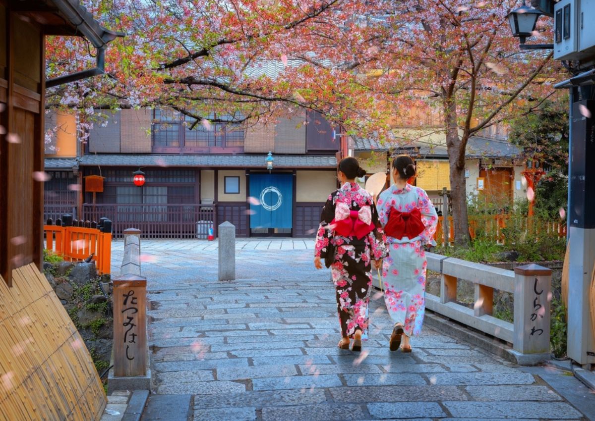 Lányok hagyományos kimonóban, Kiotó, Japán