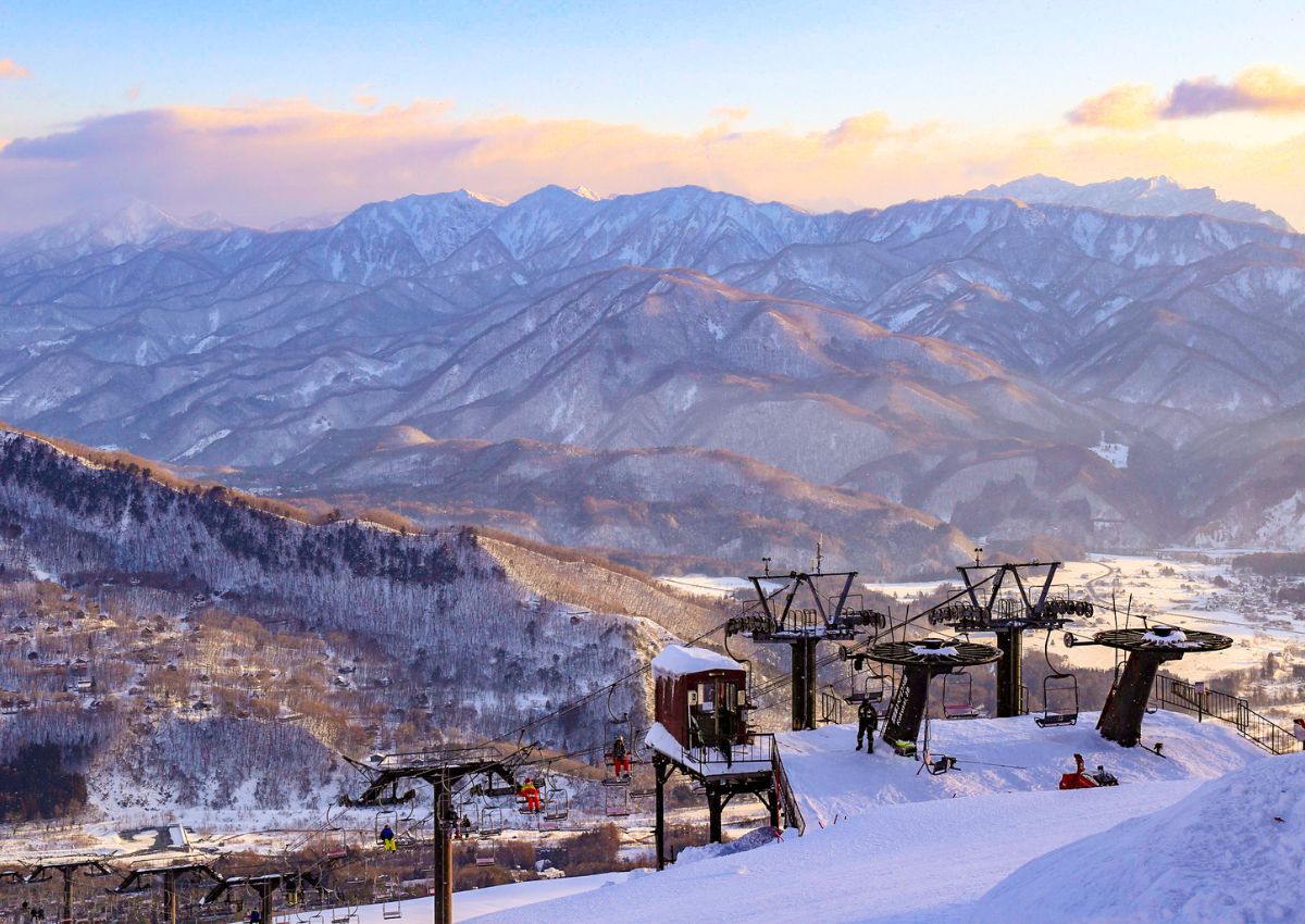 Naplemente télen a Hakuba-völgyben, Nagano