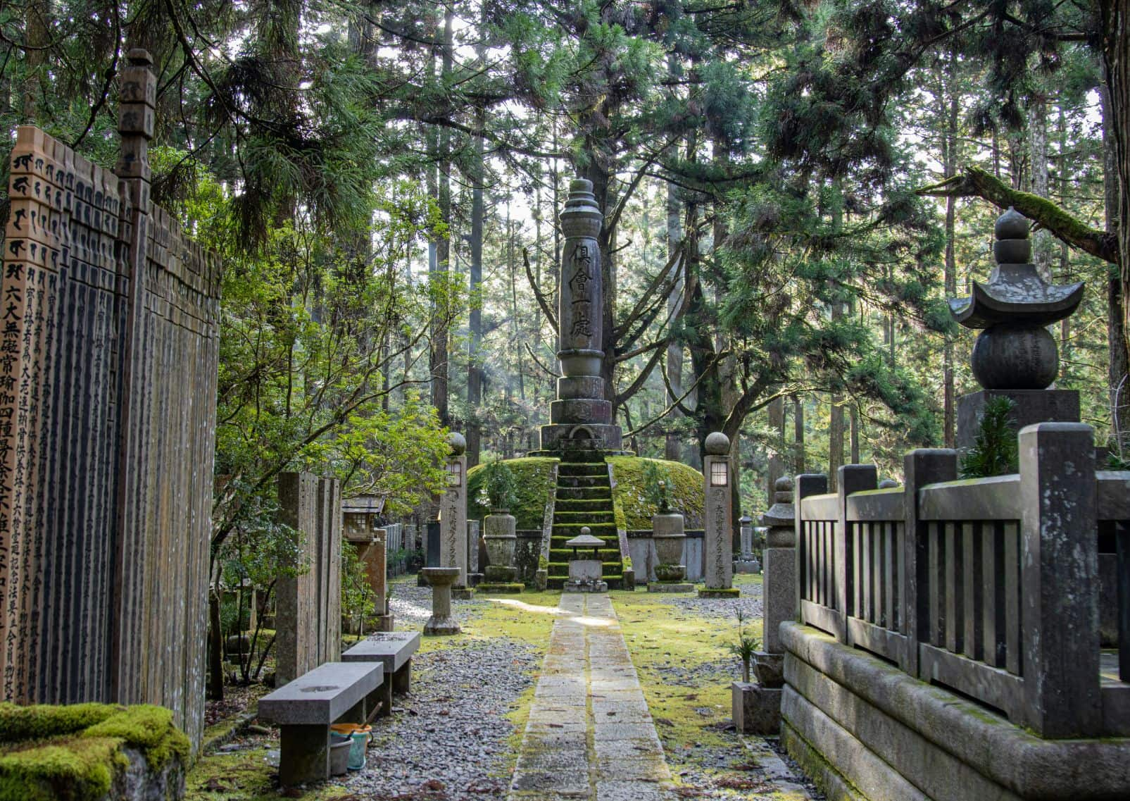 Temető a Koya hegyen, Japán