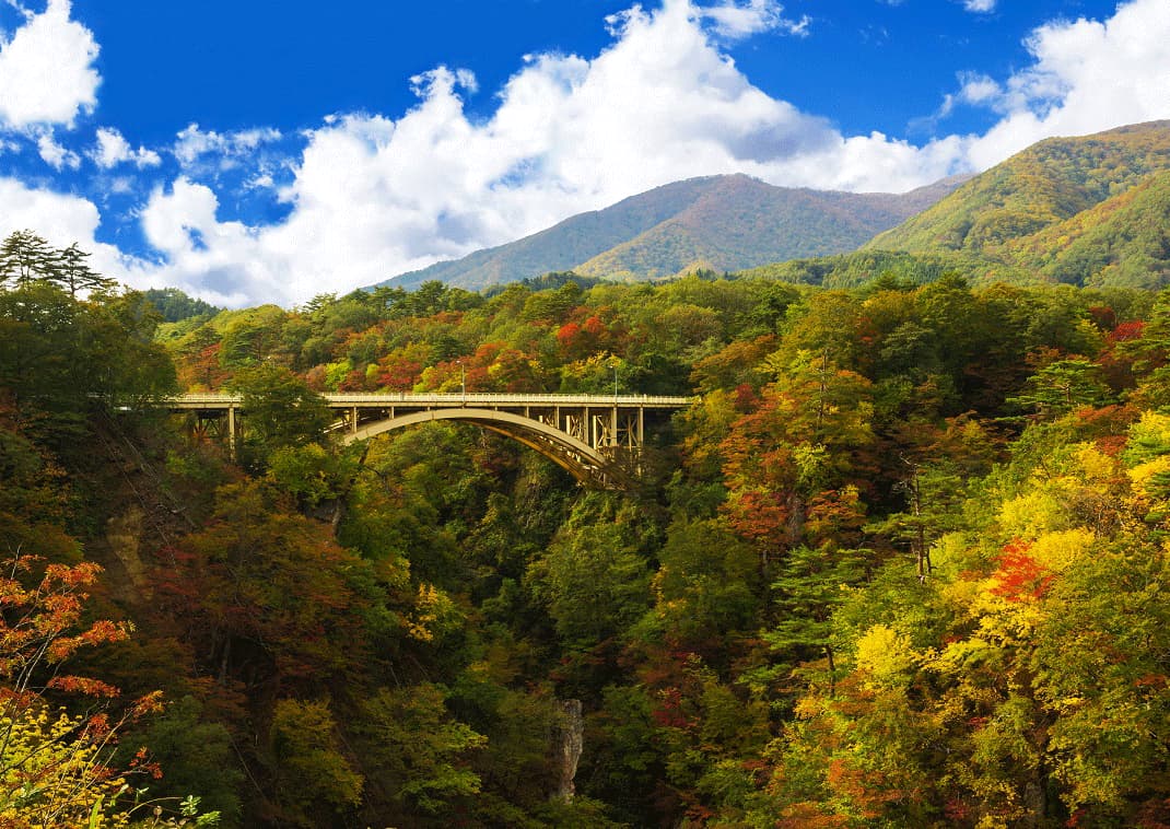 Autumn Colors of Naruko Gorge in Japan Az ősz színei a Naruko-völgyben, Japánban