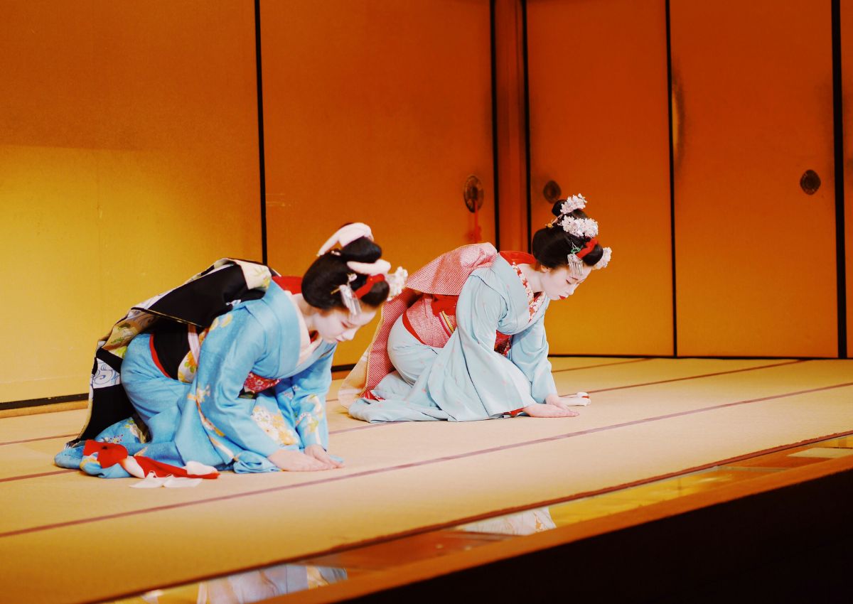 Gésabemutató, Japán