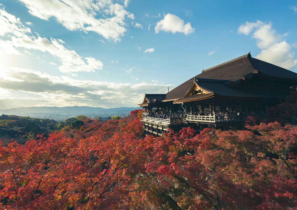 A Kiyomizu-dera templom híres fa terasza, Kiotó, Japán