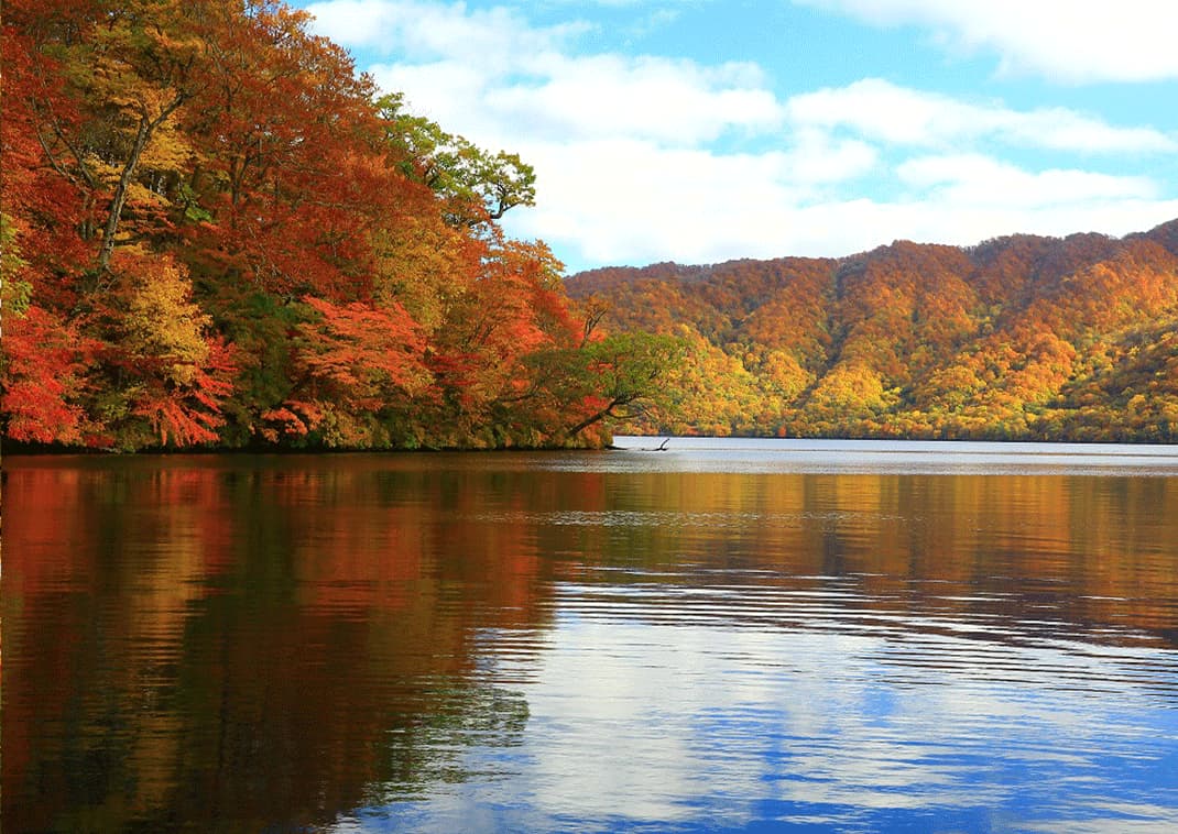 towada lake in autumn ALT: a Towada-tó ősszel