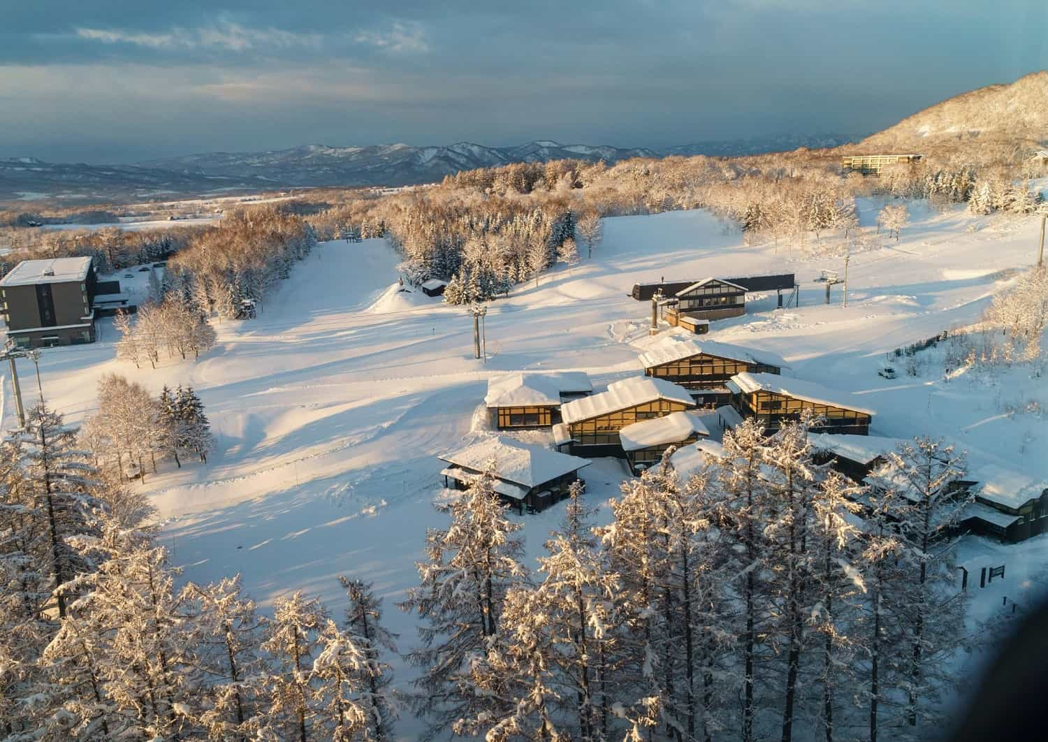 Szállodák a hegyen Nisekóban, Hokkaido, Japán