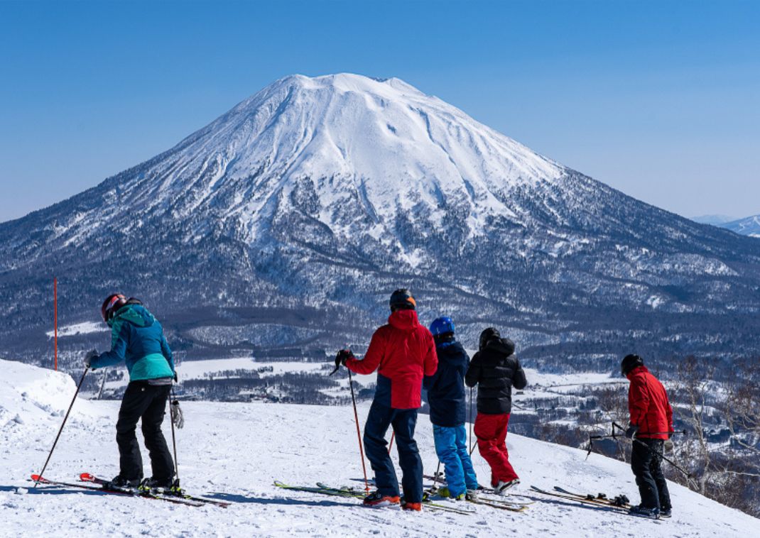 Kilátás a Yotei-hegyre Niseko sípályáiról