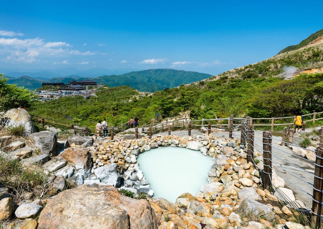 Owakudani kénes forró forrás az Asinoko-tó közelében, Hakone, Japán