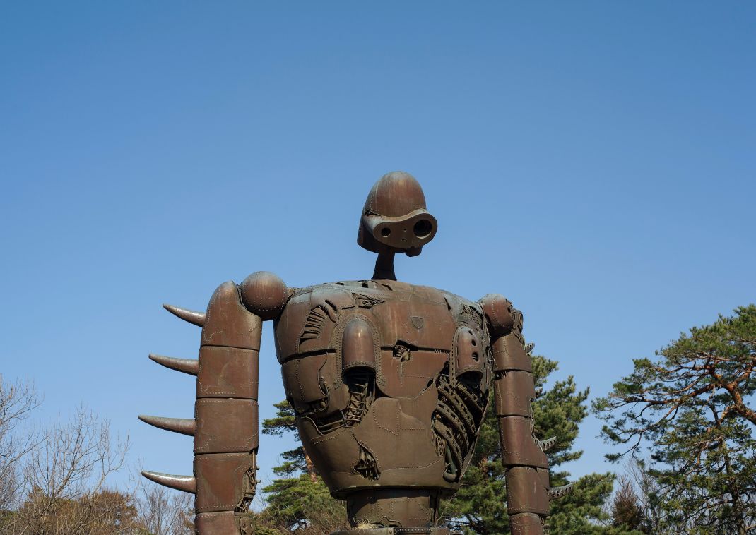A Ghibli Múzeum színes homlokzata, Tokió, Japán