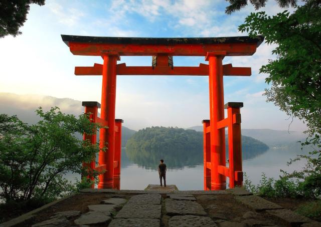 Vörös torii kapu, Hakone