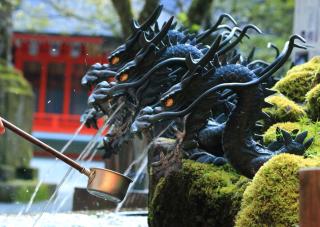 Japán bronzsárkányok