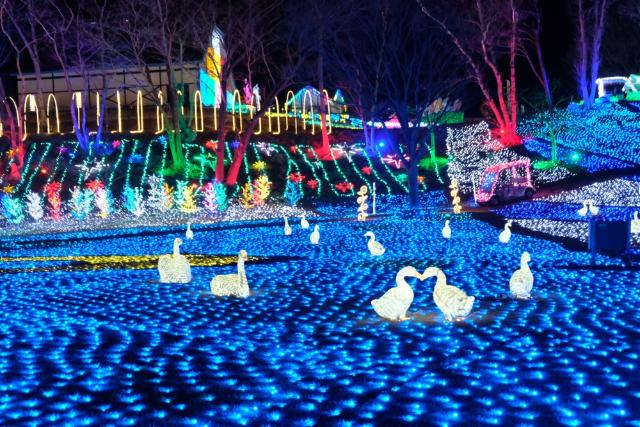 A Doitsu Mura Park téli kivilágításban 