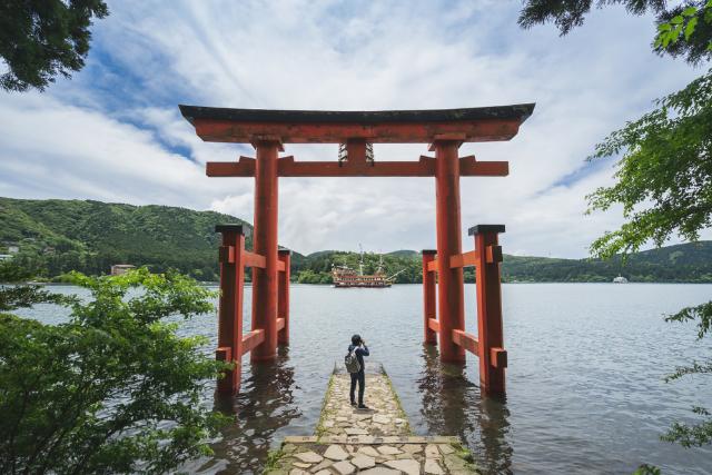 Ashi-tó torii kapuval, Hakone