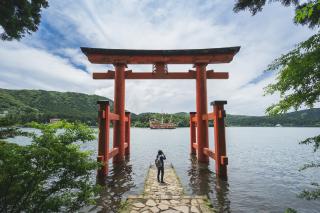 Ashi-tó torii kapuval, Hakone