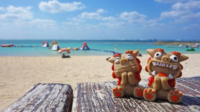 Okinawa szimbólumai, a shisa oroszlánok  