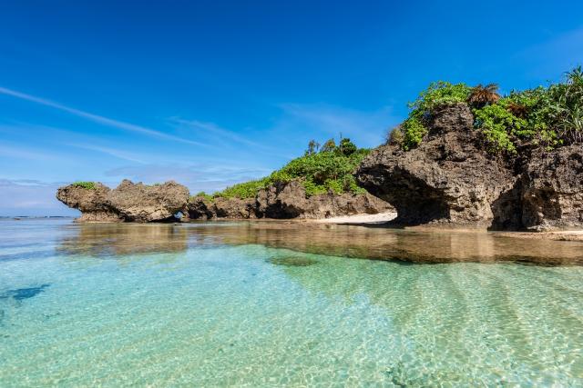 Az Iriomote-sziget tengerparti sziklaformációi 