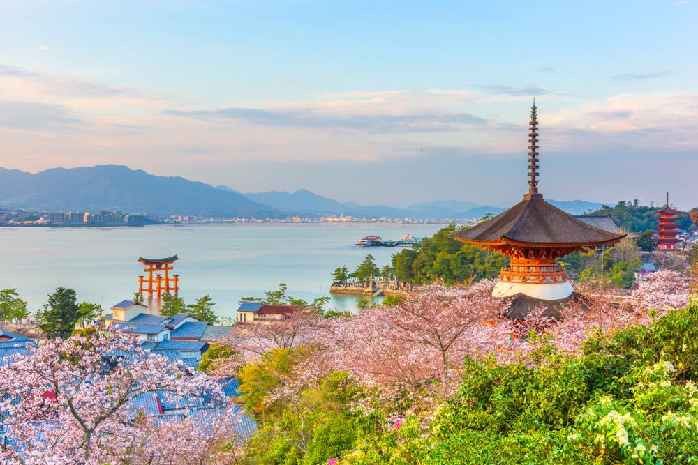 A Miyajima-sziget tavaszi látképe