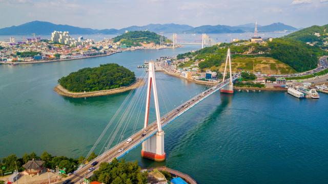 Yeosu városának látképe