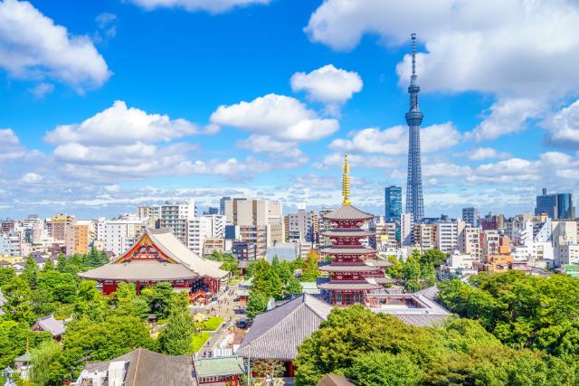 Sensoji templom a Tokyo Skytree-vel a háttérben, Asakusa 