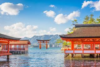 Az Itsukushima szentély vízen “lebegő” kapujával, Miyajima-sziget 