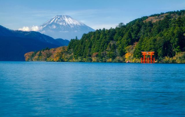 A Fuji-hegy látványa az Ashi-tóról, Hakone 