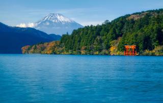 A Fuji-hegy látványa az Ashi-tóról, Hakone 