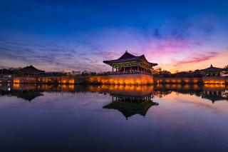 A Donggung palota naplementében, Gyeongju 