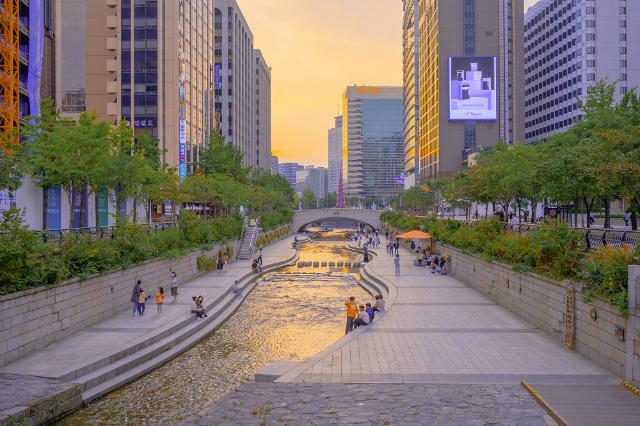 A Cheonggyecheon patak Szöul szívében 