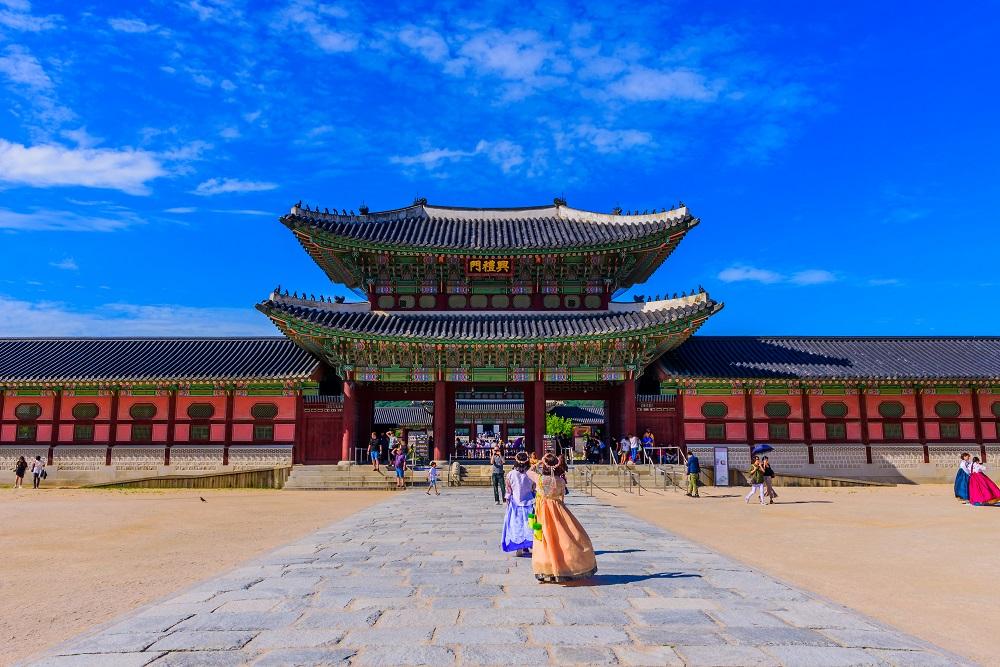 Látogatók a Gyeongbokgung palotában, Szöul 