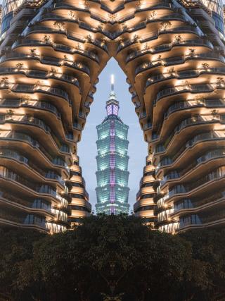 A Taipei 101 felhőkarcoló esti látképe