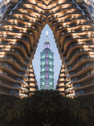 A Taipei 101 felhőkarcoló esti látképe