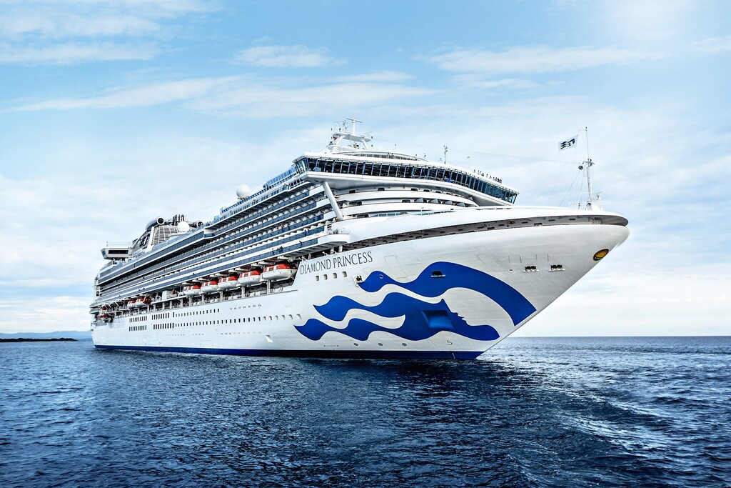 Diamond Princess üdülőhajó 