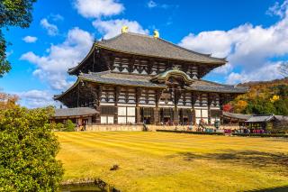 Todaiji templom őszi napsütésben, Nara, Japán 