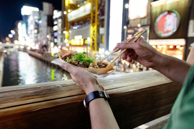 Takoyaki evés Oszakában