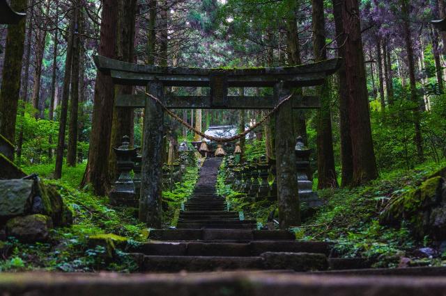 A Kamishikimi Kumanoimasu szentély ősi lépcsői, Kumamoto 