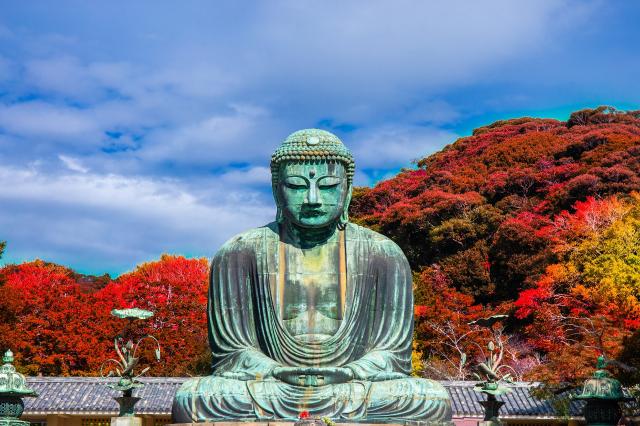 A kamakurai Nagy Buddha-szobor ősszel
