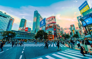 Shibuya forgalmas negyede a naplementében, Tokió 