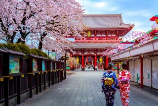 Sensoji templom és a Nakamise bevásárlóutca, Asakusa, Tokió