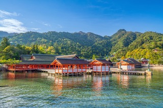 Itsukushima szentély Miyajima-szigeten 