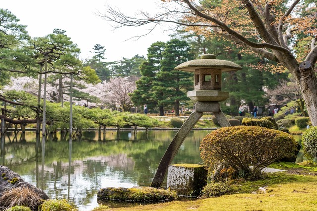 Kenrokuen kert tavasszal, Kanazawa 