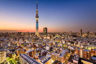 Tokió esti látképe a Tokyo Skytree-vel 