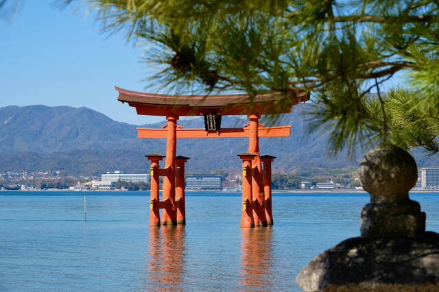 Az Itsukushima szentély torii kapuja, Miyajima-sziget 