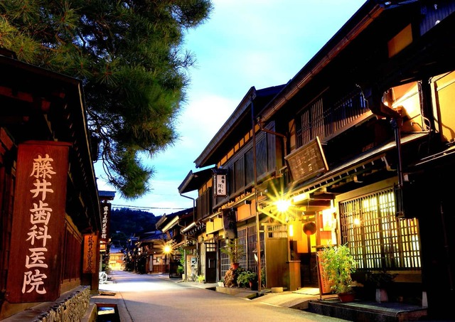 Takayama utcái este