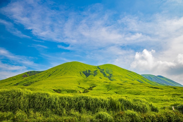Az Aso-hegy zöldellő dombjai, Kumamoto