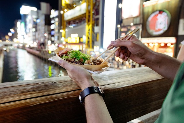 Takoyaki evés Oszakában