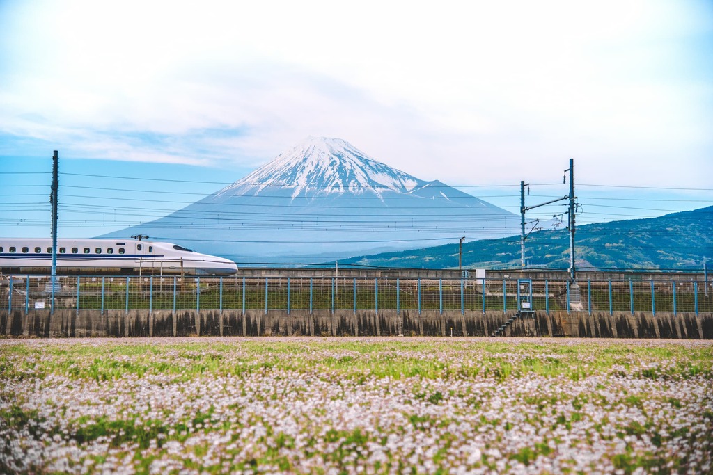 Kilátás a Mt. Fuji és a Tokaido Shinkansen, Shizuoka, Japán