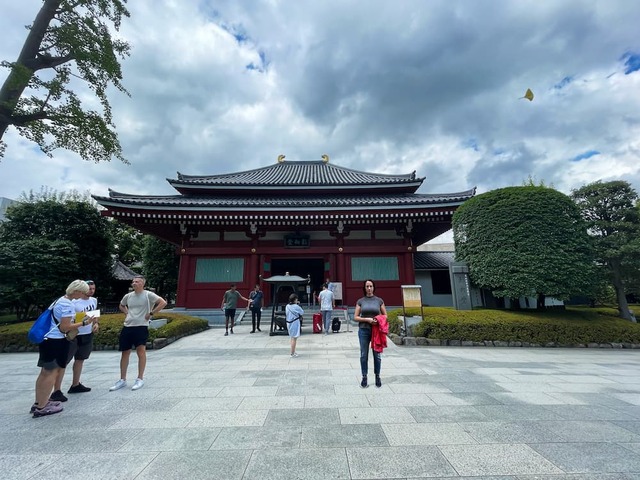 A tokiói Senso-ji templomnál 