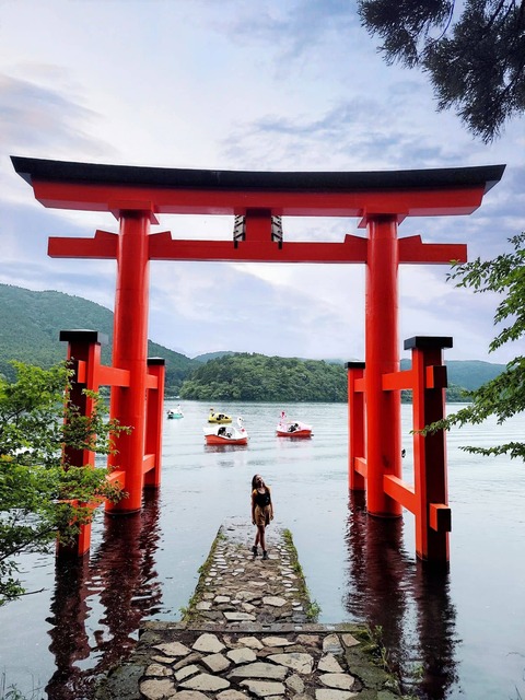 Hakone Szentély, Ashi Tó