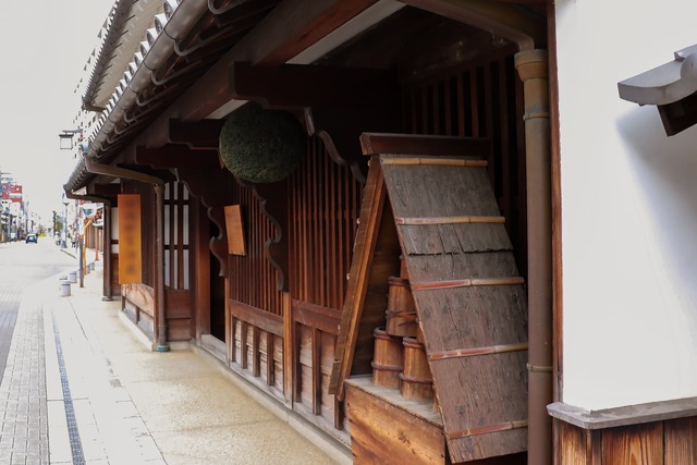 Régi szaké sörfőzde sugidamával (cédruslabda)